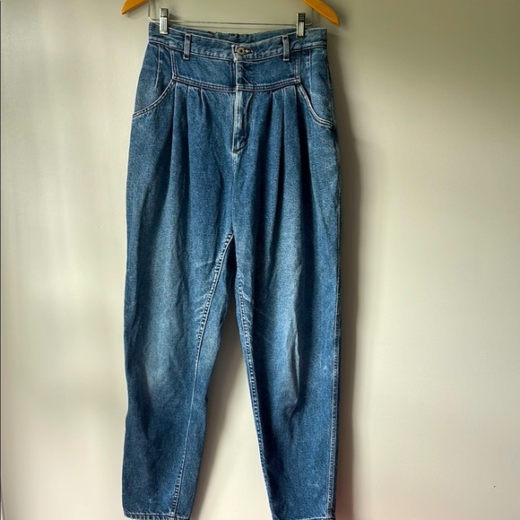 Vintage Lee Women's Medium Acid Washed Jeans High Waisted Mom Jeans
Size 13/30” - Picture 1 of 6